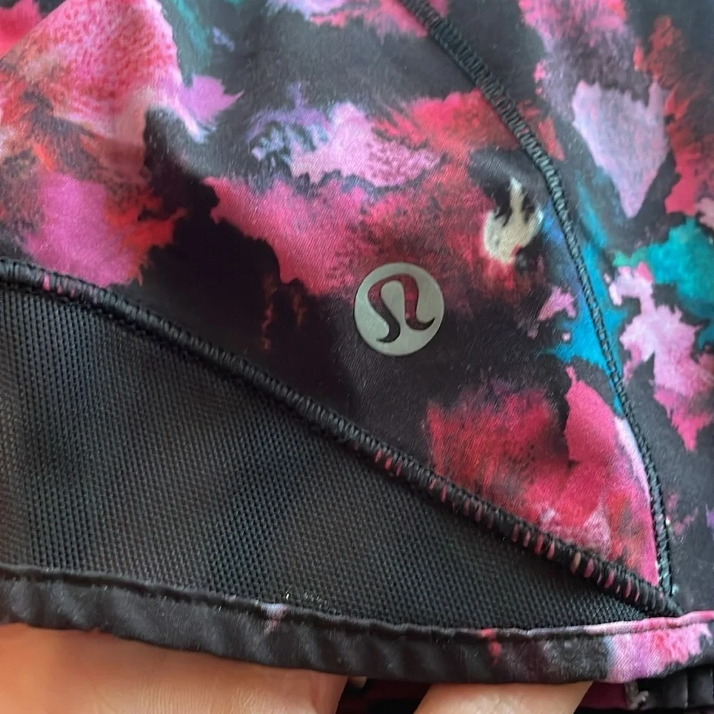 LULULEMON Speed Up Short - size womens 4